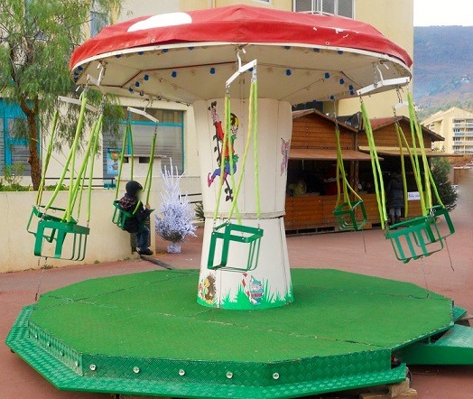 lou-pitchoun-parc-saint-laurent-var-maneges-enfants