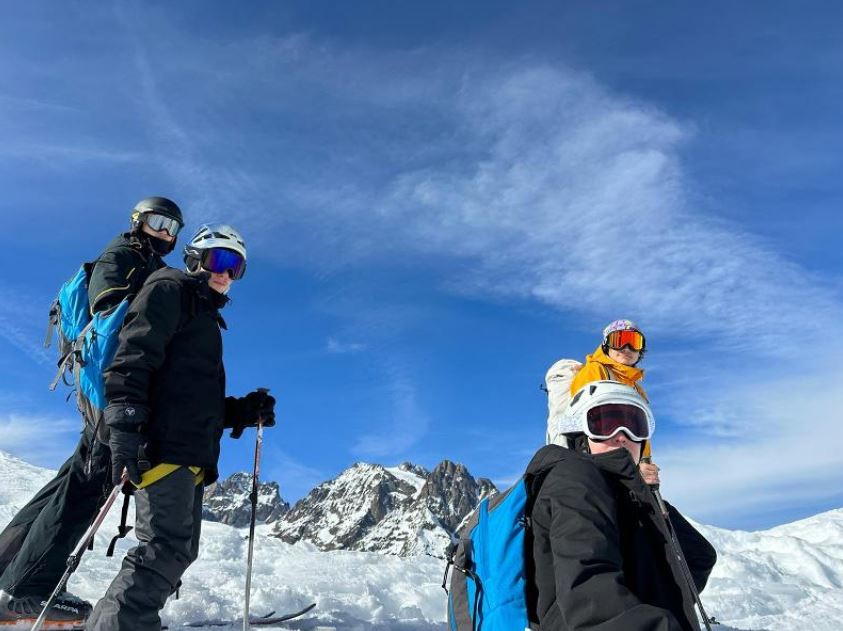 sejour-colo-ski-alpinisme-adolescent-station-dolomites-italie-fevrier-hiver
