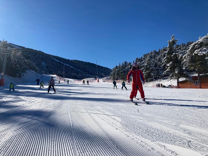 pistes-ski-greolieres-station-alpes-maritimes-enfants-famille
