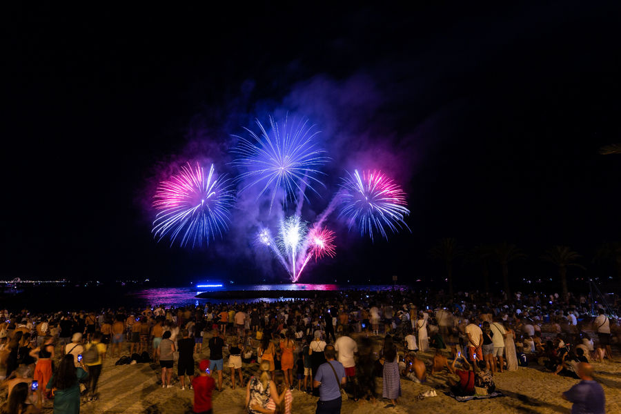 feu-artifice-14-juillet-alpes-maritimes-06-cote-azur-riviera-sortie-famille-ete-vacances