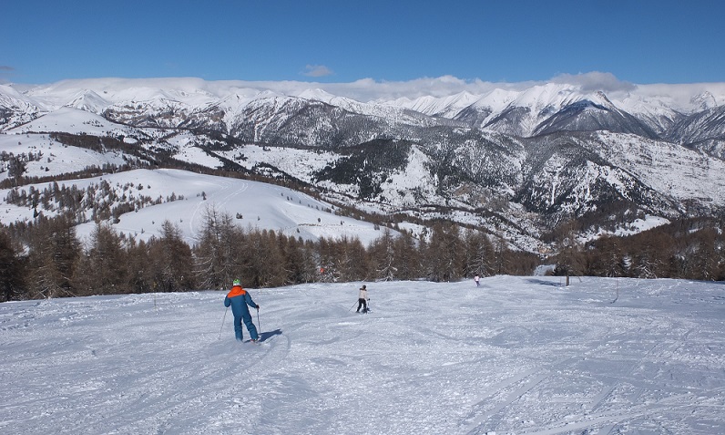 station-ski-roubion-alpes-maritimes-sud-france-sports-hiver-neige-famille-enfants