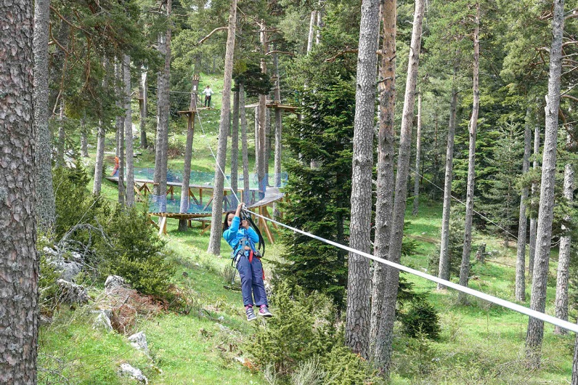 tyrolienne-enfant-cote-azur-loisir-parc-aventure