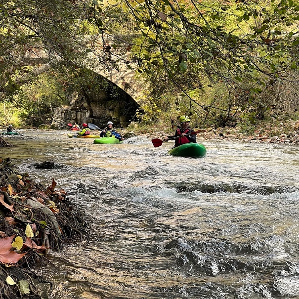 sortie-famille-adolescents-descente-riviere-kayak-loup-alpes-maritimes-06