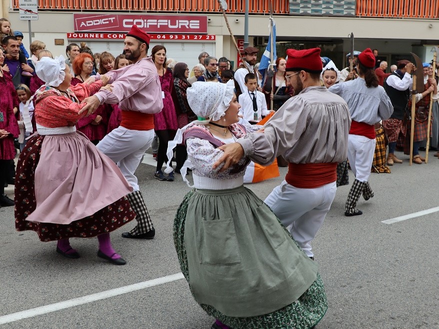 animations-folkloriques-danses-provence-fete-village-alpes-maritimes