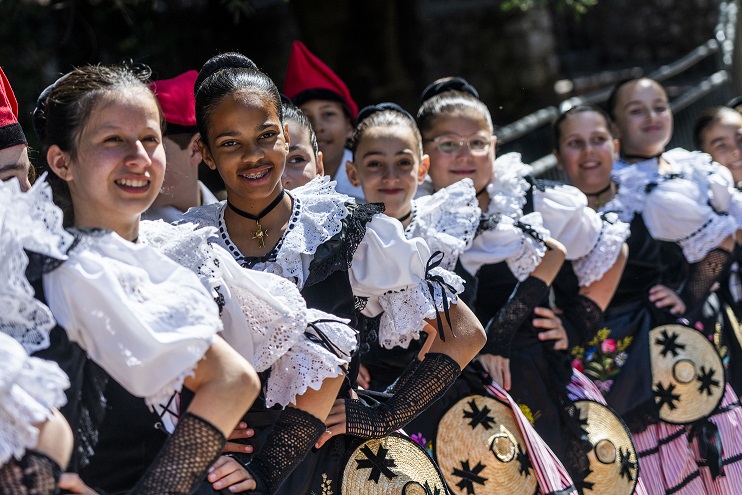 fete-traditionnelle-nice-cote-azur-mai-cimiez-danses-folkoriques-animations-famille