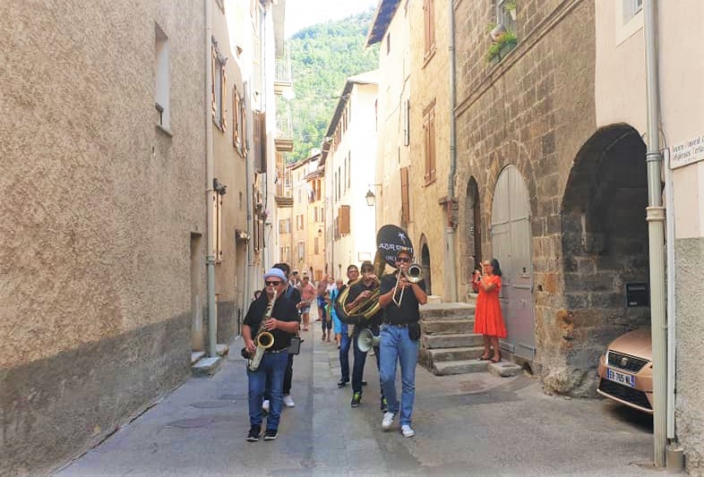 animations-villages-alpes-maritimes-fetes-patronales-musique-bal-ete