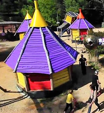 Tobbogan gonflable au Village des fous village-fous-villeneuve-loubet-parc-loisir