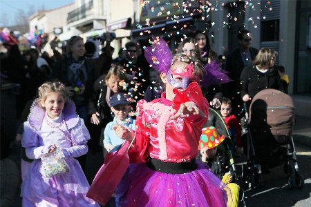 carnaval-mouans-sartoux-cote-azur-enfants