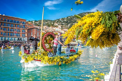 festivites-cote-azur-06-combat-fleuri-villefranche