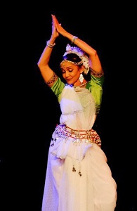 spectacle-danse-indienne-flora-devi-famille