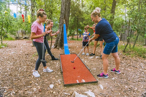mini-golf-famille-enfants-parc-loisirs-cote-azur-activite