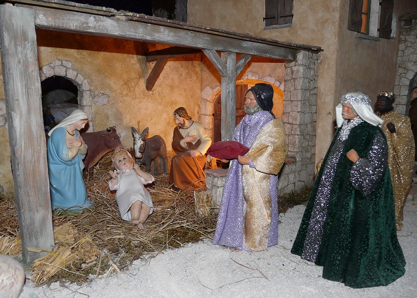 visite-village-alpes-maritimes-noel-famille