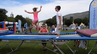 Trampoline à la Caravane su Sport 06 activites-sportives-enfants-caravane-sport-06