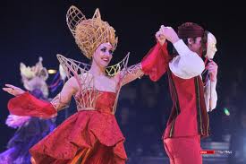 holiday-ice-patinage-costumes