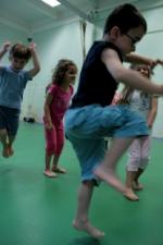 Atelier de Danse enfants avec parents à Nice cours-danse-contemporaine-enfants-parents-nice