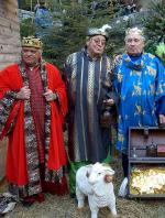 arrivee-rois-mages-luceram-galette-enfants