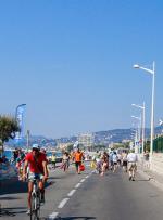 boulevard-midi-cannes-pieton-bord-de-mer