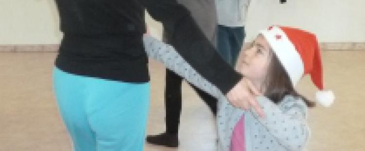 Atelier Danse enfants et parents à St Jeannet et Gattières cours-danse-enfants-parents-alpes-maritimes