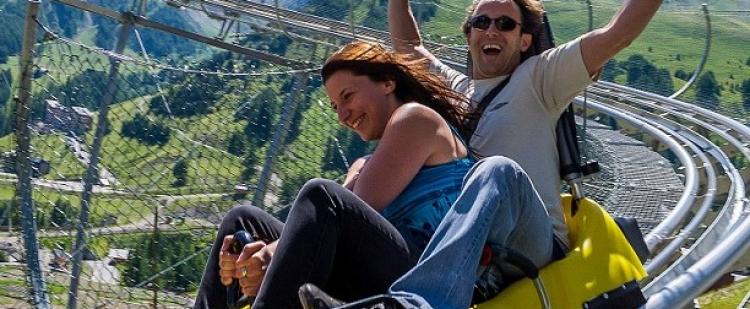 sortir-famille-luge-rail-val-allos