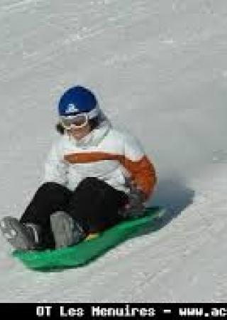 Luge en famille à Gréolières-les-neiges luge-greolieres-neiges-famille