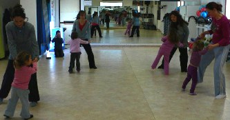 Danse avec enfants et parents danse-enfants-parents