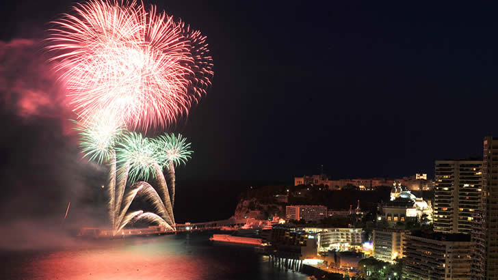 feu-artifice-monaco-monte-carlo-cote-azur-spectacles-gratuit-sortie-famille