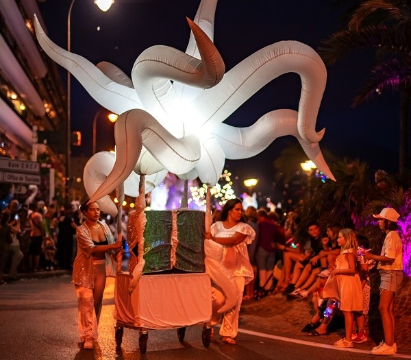 soiree-promenade-fete-roquebrune-cap-martin-deu-artifices-cote-azur-06