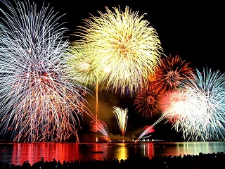 Tous Les Feux D Artifice Des Alpes Maritimes 06 Cote D Azur En 2021 Recreanice
