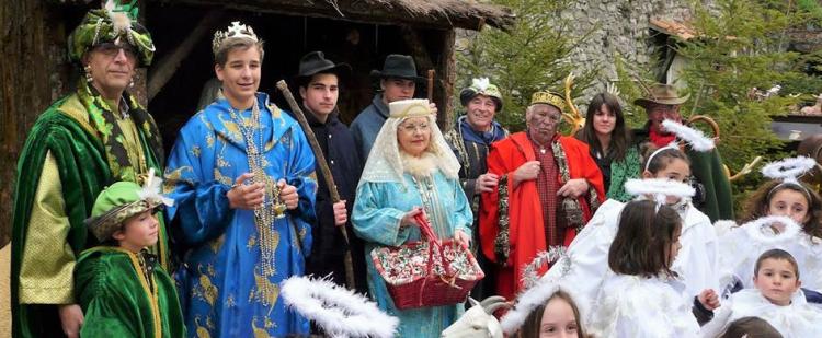 arrivee-rois-mages-luceram-galette-enfants